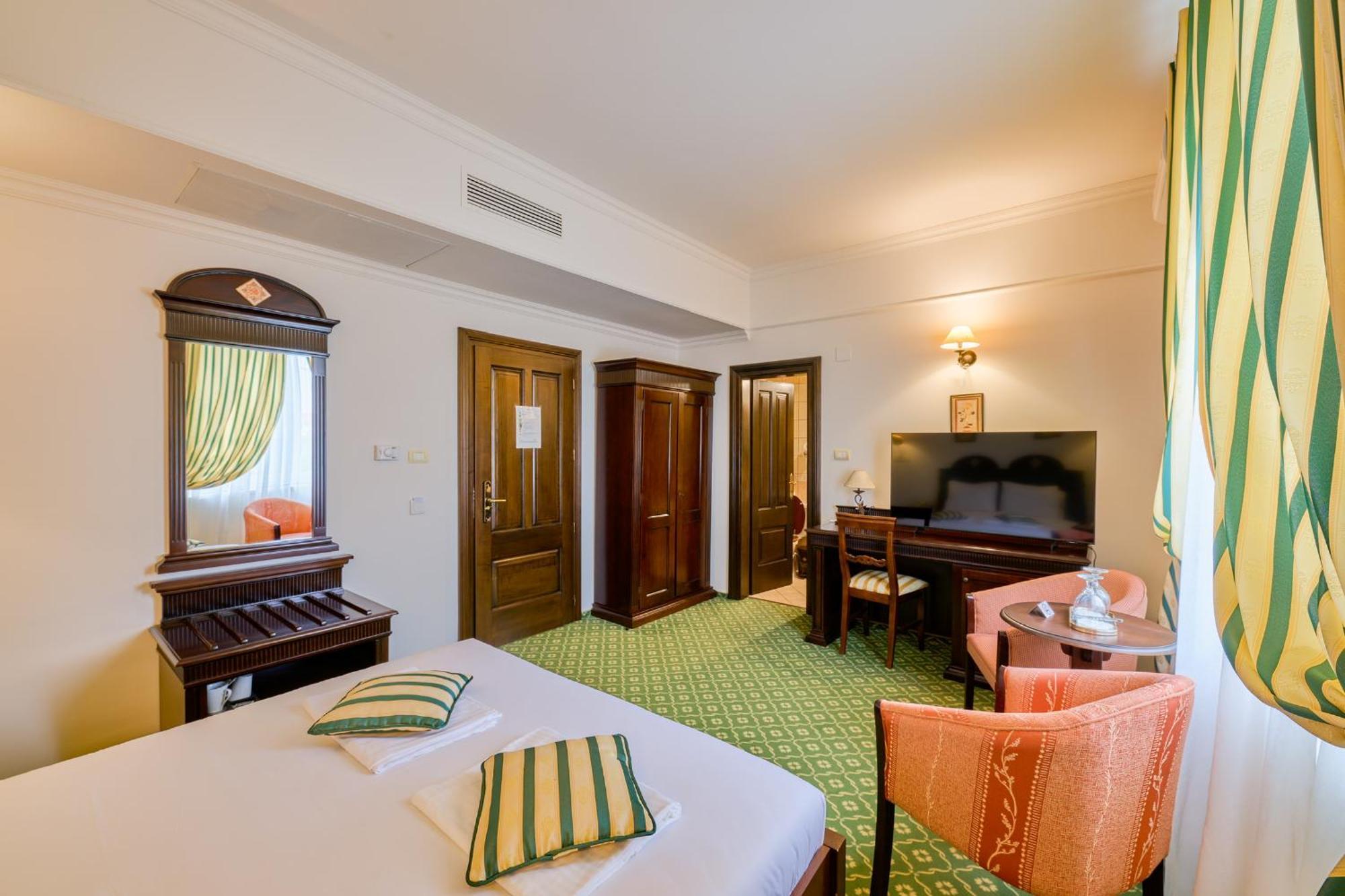 Hotel Classico Timisoara Luaran gambar